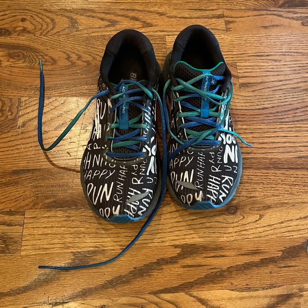 Women’s Brooks Adrenaline GTS 20 size 8. Run Happy shoes.